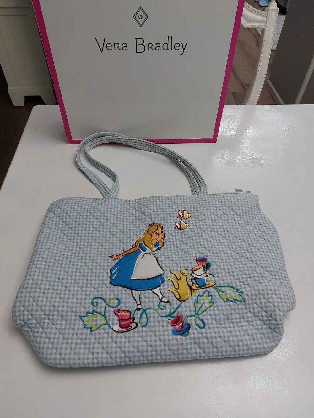 Vera Bradley Disney Classics Large Vera Tote Alice In Wonderland